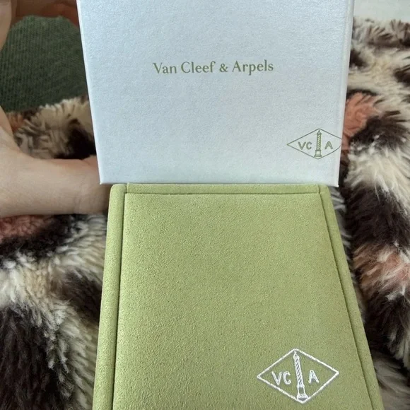 Van Cleef & Arpels Tiger's Eye Clover Necklace - Picture 4 of 6